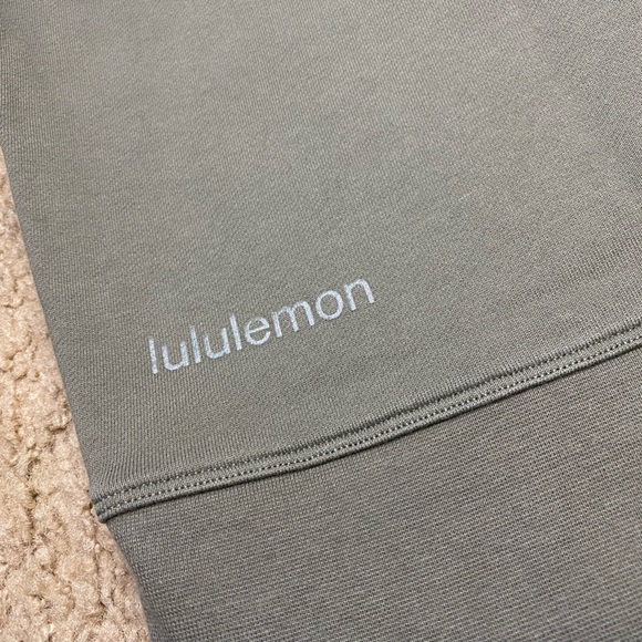 Lululemon Perfectly Oversized Cropped Crew *Softstreme™
Green Twill - Picture 3 of 6